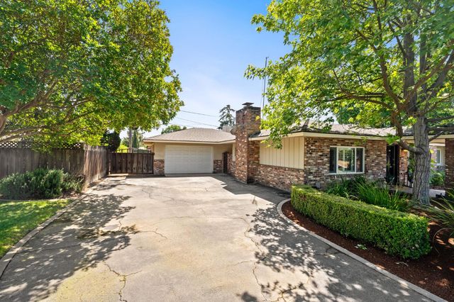 1027 W Rialto Avenue, Fresno, CA 93705