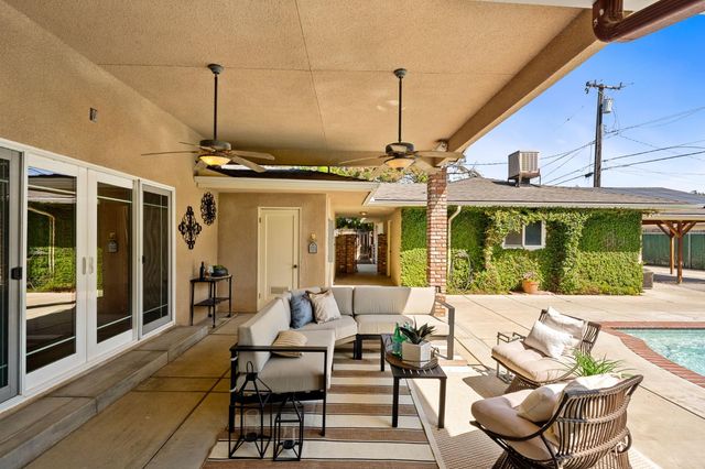 1027 W Rialto Avenue, Fresno, CA 93705