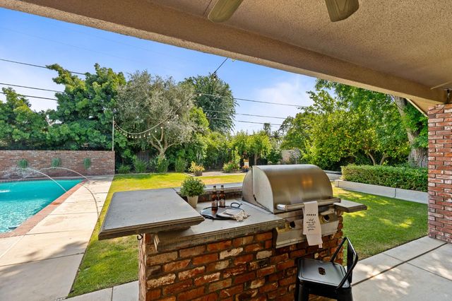 1027 W Rialto Avenue, Fresno, CA 93705