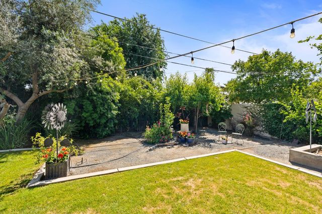 1027 W Rialto Avenue, Fresno, CA 93705