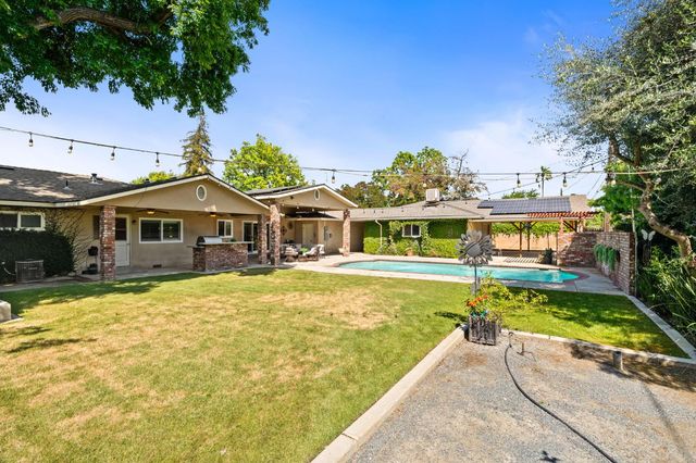 1027 W Rialto Avenue, Fresno, CA 93705