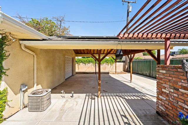 1027 W Rialto Avenue, Fresno, CA 93705