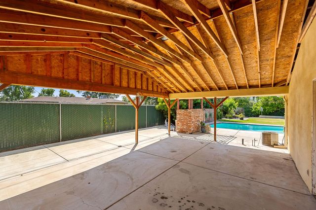 1027 W Rialto Avenue, Fresno, CA 93705