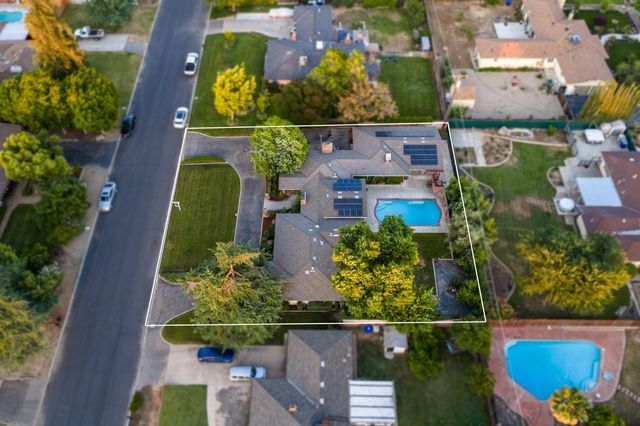 1027 W Rialto Avenue, Fresno, CA 93705