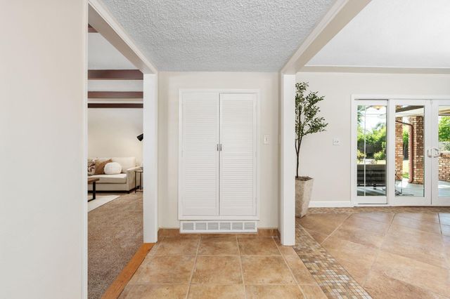 1027 W Rialto Avenue, Fresno, CA 93705