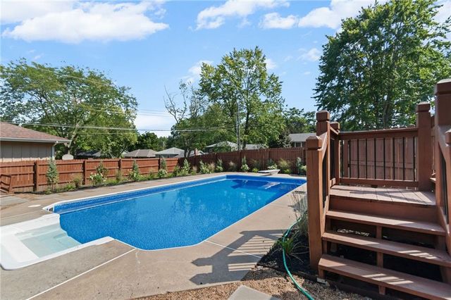 5813 Sterling Avenue, Raytown, MO 64133