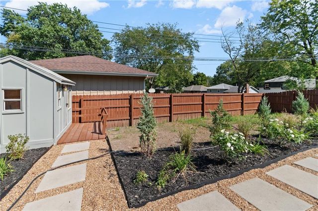 5813 Sterling Avenue, Raytown, MO 64133