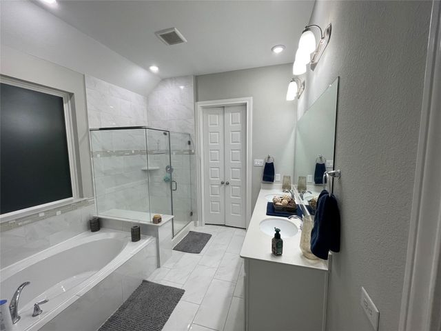 2025 Clearwater Grove Lane, Houston, TX 77089