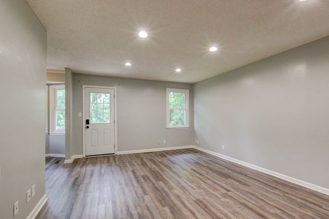 617 Ranch Hill Dr, Clarksville, TN 37042