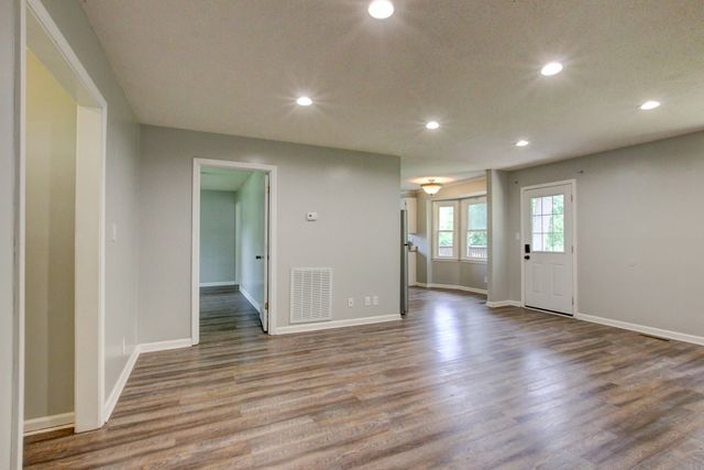 617 Ranch Hill Dr, Clarksville, TN 37042