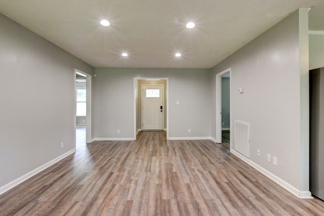 617 Ranch Hill Dr, Clarksville, TN 37042