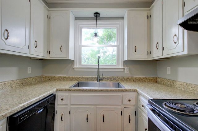 617 Ranch Hill Dr, Clarksville, TN 37042