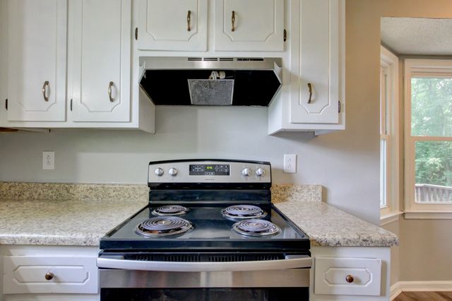 617 Ranch Hill Dr, Clarksville, TN 37042