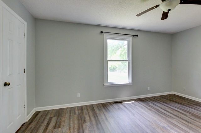 617 Ranch Hill Dr, Clarksville, TN 37042