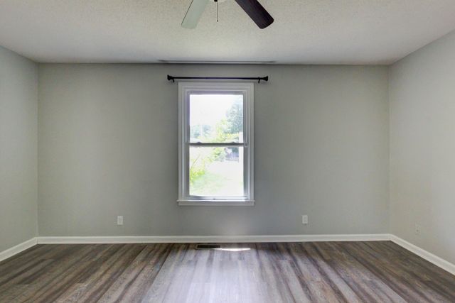 617 Ranch Hill Dr, Clarksville, TN 37042