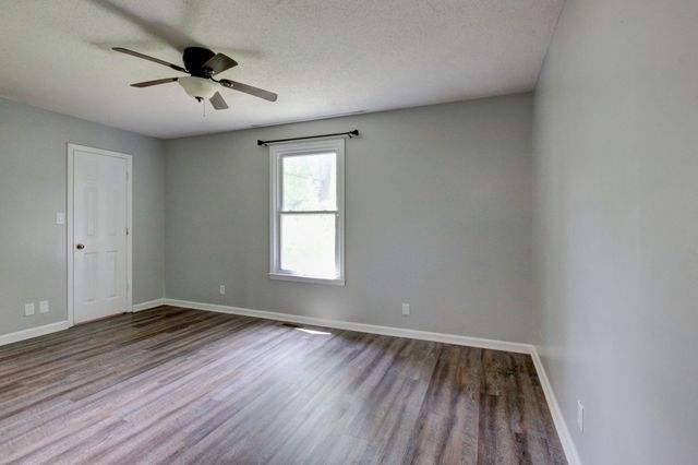 617 Ranch Hill Dr, Clarksville, TN 37042