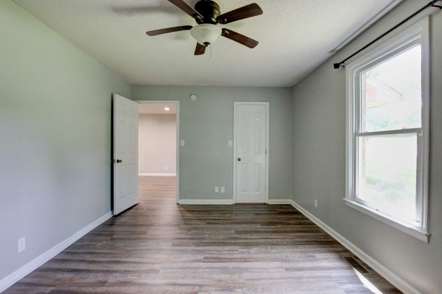 617 Ranch Hill Dr, Clarksville, TN 37042