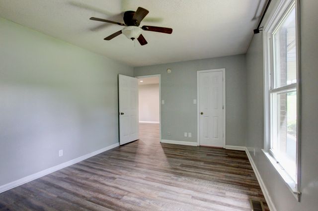 617 Ranch Hill Dr, Clarksville, TN 37042