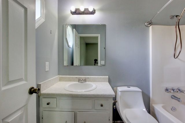617 Ranch Hill Dr, Clarksville, TN 37042