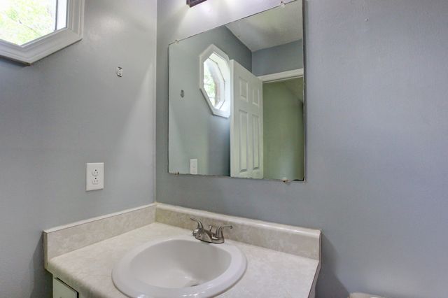 617 Ranch Hill Dr, Clarksville, TN 37042