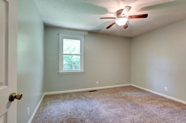 617 Ranch Hill Dr, Clarksville, TN 37042