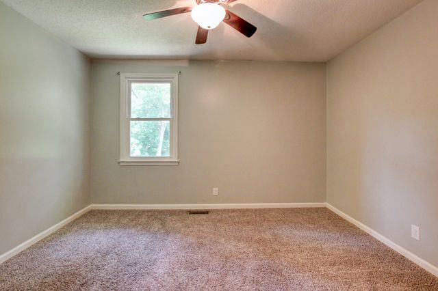 617 Ranch Hill Dr, Clarksville, TN 37042