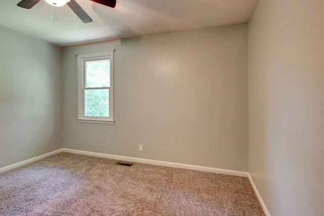 617 Ranch Hill Dr, Clarksville, TN 37042