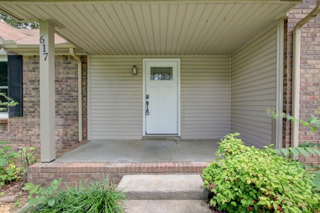 617 Ranch Hill Dr, Clarksville, TN 37042