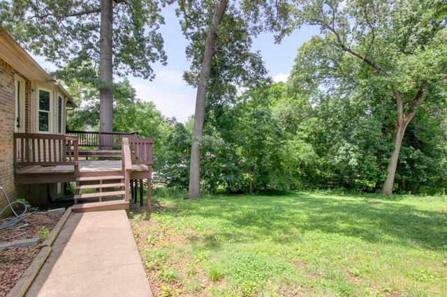 617 Ranch Hill Dr, Clarksville, TN 37042