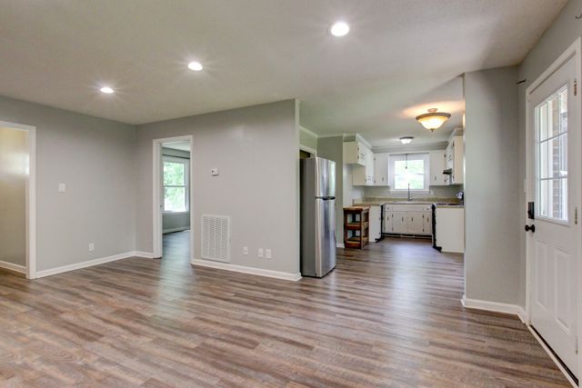 617 Ranch Hill Dr, Clarksville, TN 37042