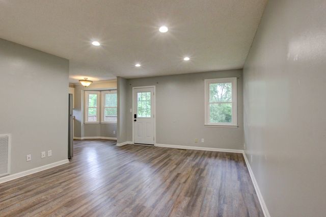 617 Ranch Hill Dr, Clarksville, TN 37042