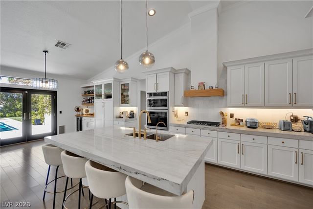 2516 Serenity Hollow Drive, Henderson, NV 89052
