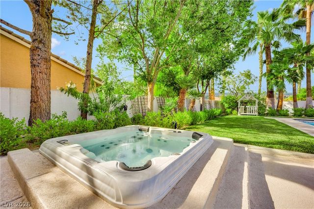 2516 Serenity Hollow Drive, Henderson, NV 89052