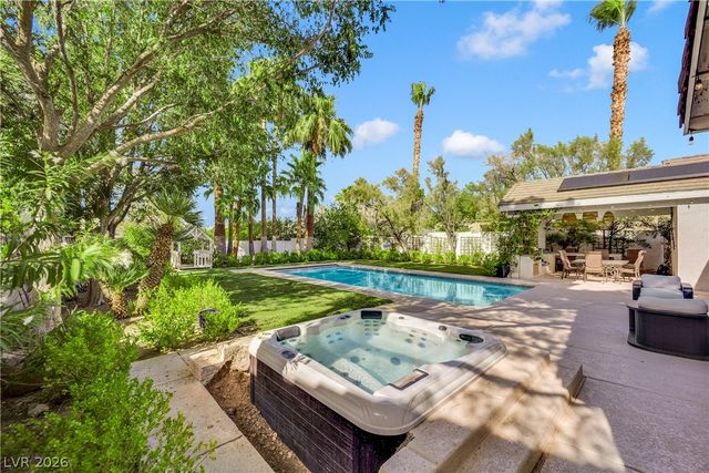 2516 Serenity Hollow Drive, Henderson, NV 89052