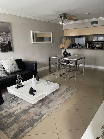 8100 Geneva Ct 446, Doral, FL 33166