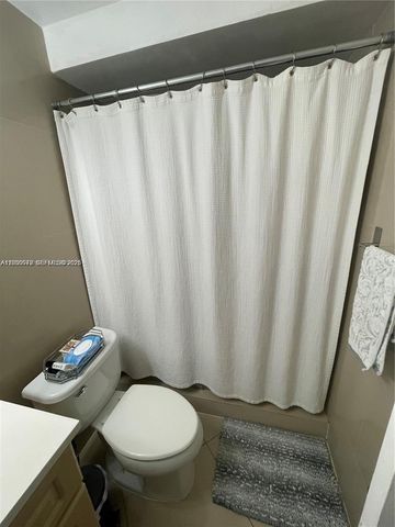 8100 Geneva Ct 446, Doral, FL 33166