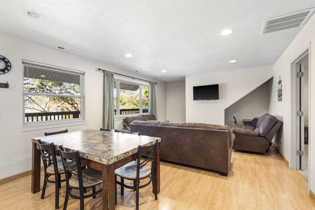 423 & 425 Eagle Drive, Reeds Spring, MO 65737