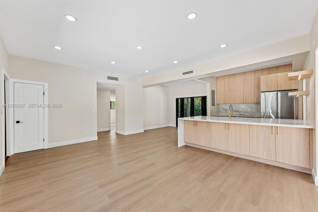 4144 Alton Rd, Miami Beach, FL 33140