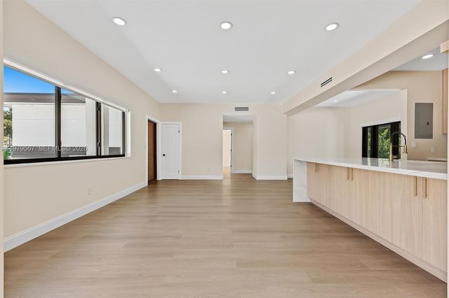 4144 Alton Rd, Miami Beach, FL 33140