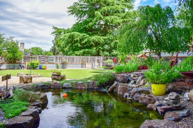 1088 N 5th Street, Central Point, OR 97502