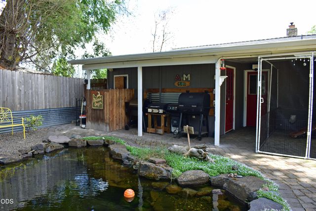 1088 N 5th Street, Central Point, OR 97502