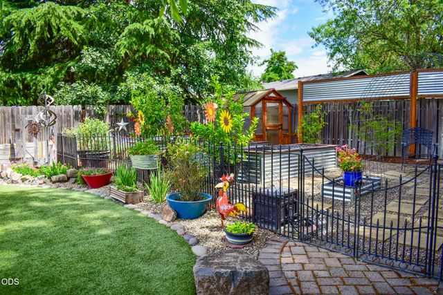 1088 N 5th Street, Central Point, OR 97502