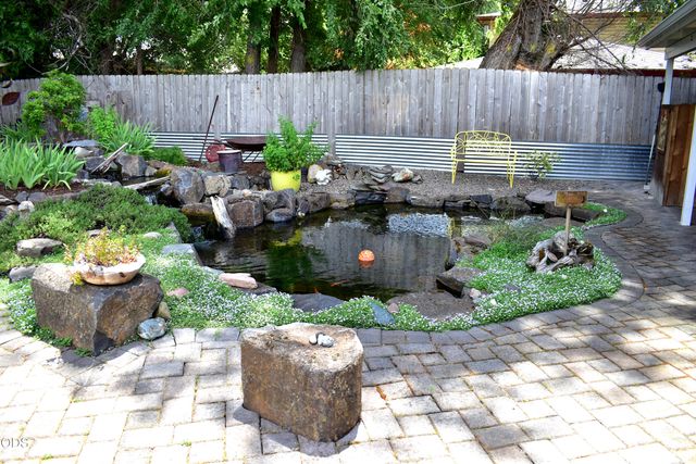 1088 N 5th Street, Central Point, OR 97502