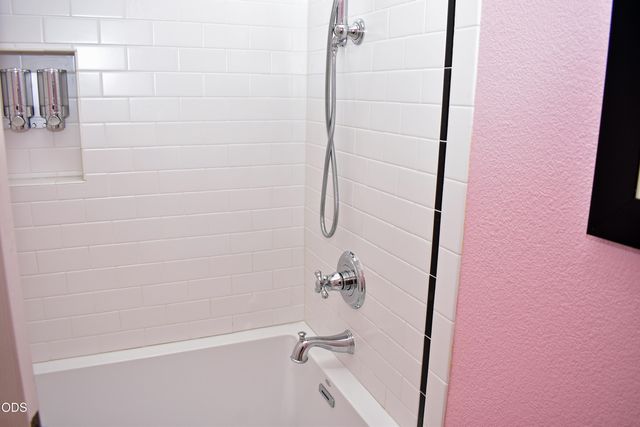 1088 N 5th Street, Central Point, OR 97502