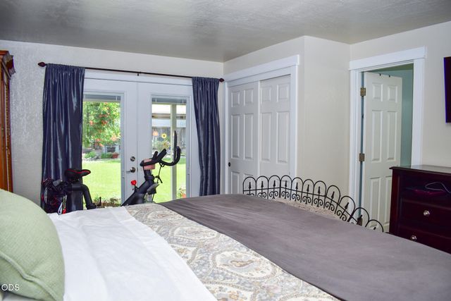 1088 N 5th Street, Central Point, OR 97502
