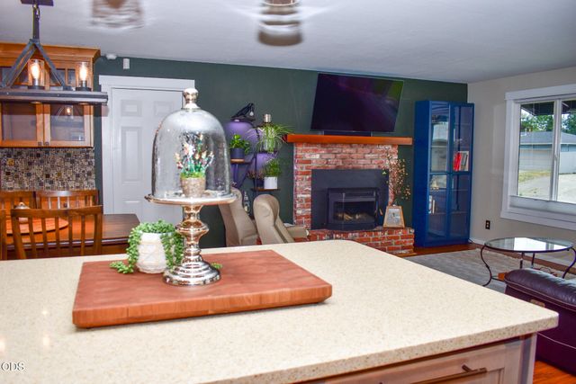 1088 N 5th Street, Central Point, OR 97502