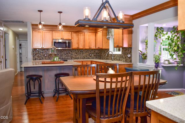1088 N 5th Street, Central Point, OR 97502