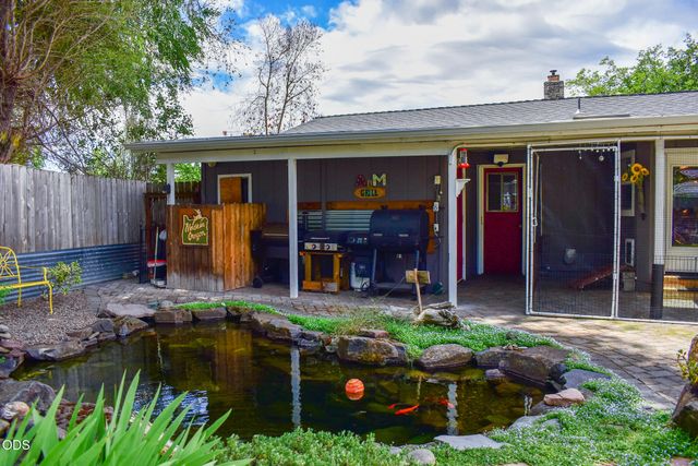 1088 N 5th Street, Central Point, OR 97502