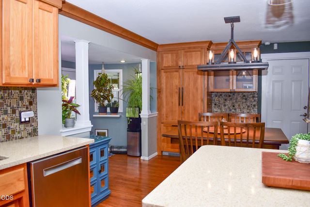 1088 N 5th Street, Central Point, OR 97502