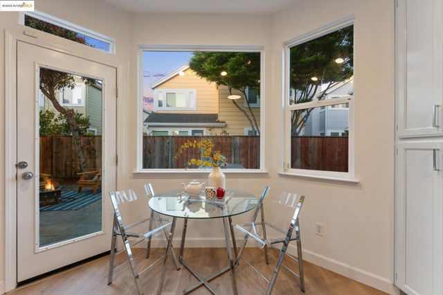 102 Waterview Dr, Richmond, CA 94804
